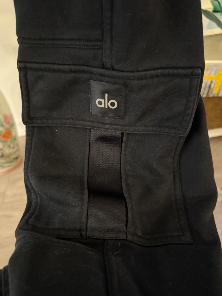 Alo Yoga Highline Cargo Sweatpant | Black | Small